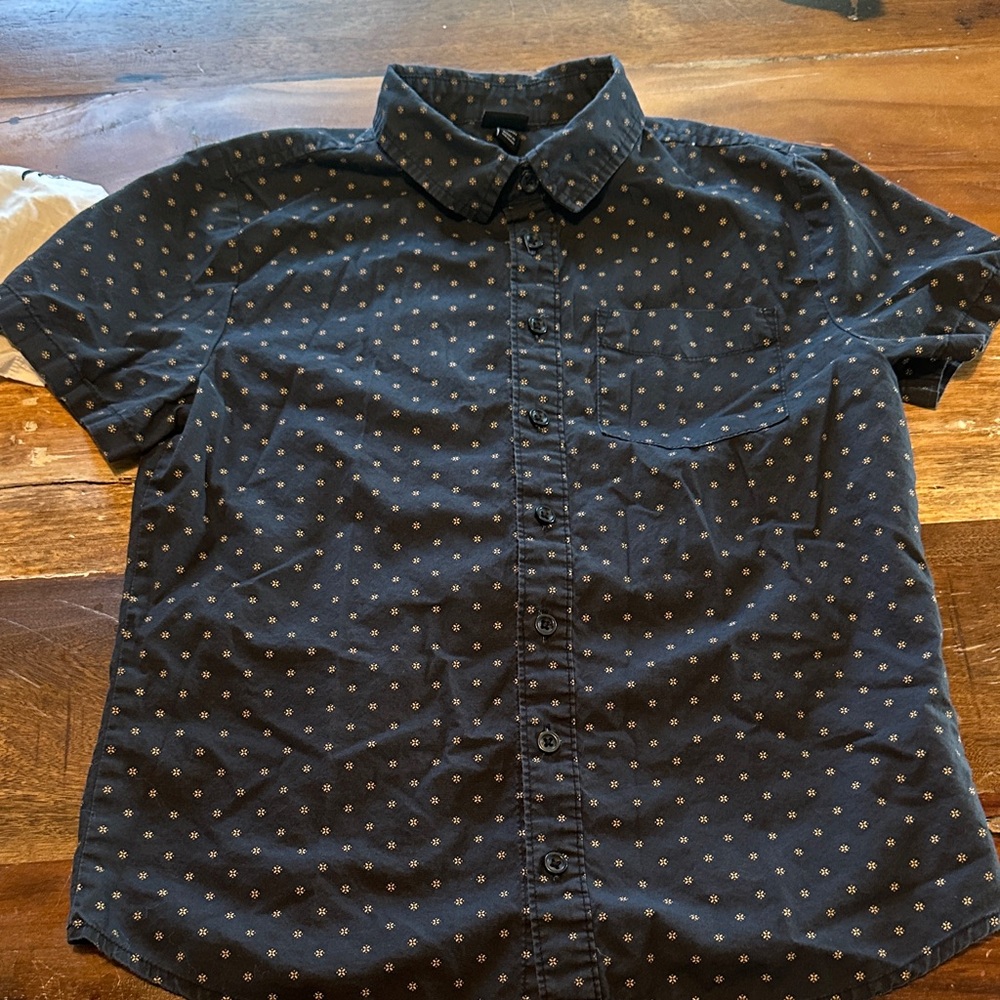 Bundle two button down shirts - Picture 5 of 12